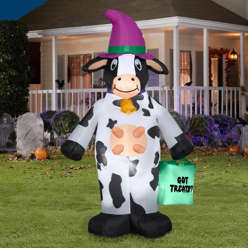 HALLOWEEN AIRBLOWN INFLATABLE TRICK OR TREATING COW LIGHTS UP 5.5 FT. TALL NEW.